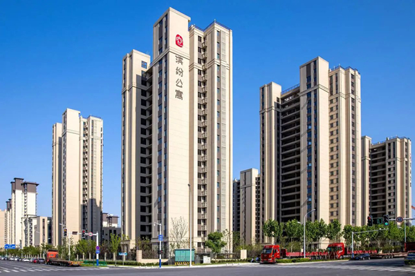 聚势赋能，，，，，，筑巢引凤，，，，，，数智共生，，，，，，俊才安居 解码集团滨纷公寓品牌生长新路径